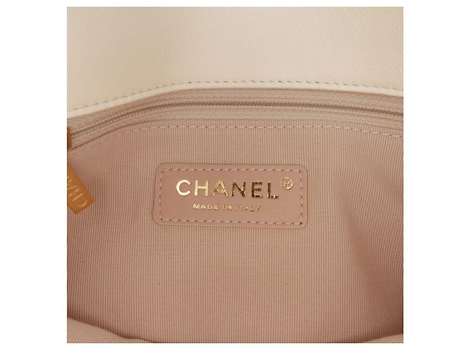 Chanel Bianco Piccolo in Pelle di Agnello Trapuntato On And On Chain Flap - vista 5