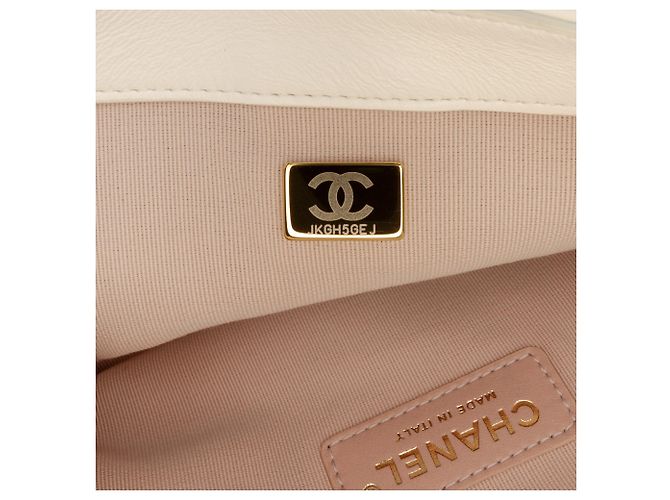 Chanel Bianco Piccolo in Pelle di Agnello Trapuntato On And On Chain Flap - vista 6