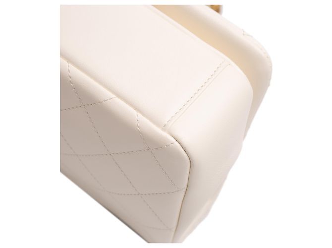 Chanel Bianco Piccolo in Pelle di Agnello Trapuntato On And On Chain Flap - vista 7