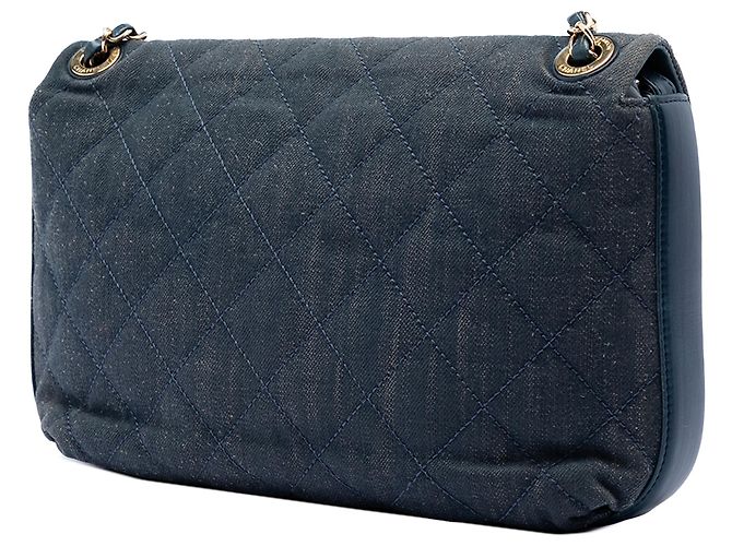Chanel Blu CC in Denim Trapuntato e Pelle di Vitello con Tasca Frontale a Patta Singola Blu navy - vista 2