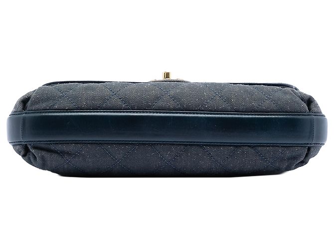 Chanel Blu CC in Denim Trapuntato e Pelle di Vitello con Tasca Frontale a Patta Singola Blu navy - vista 3