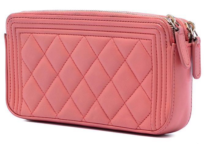 Boy Clutch Chanel de Caviar Acolchado Rosa con Doble Cierre y Cadena - vista 2