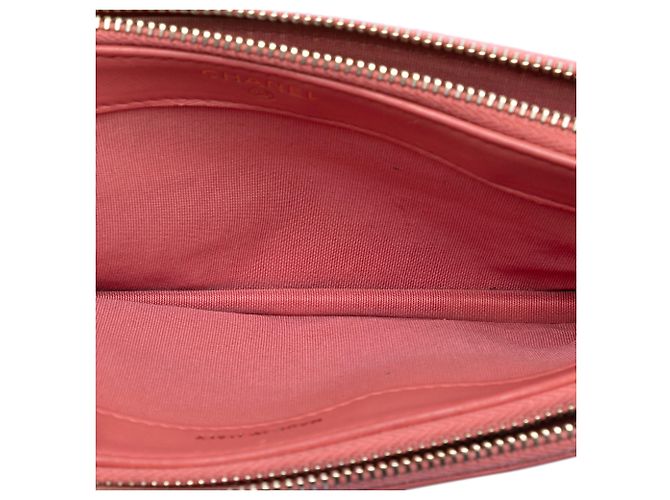 Boy Clutch Chanel de Caviar Acolchado Rosa con Doble Cierre y Cadena - vista 4