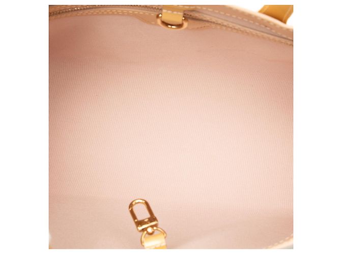 Louis Vuitton Monogram Vernis Wilshire PM Bege - vista 4