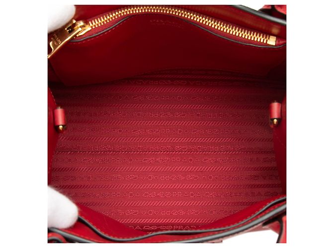 Prada Rosso Piccolo Saffiano Pelle Monocromatico Borsa a Mano con Manico Superiore - vista 4