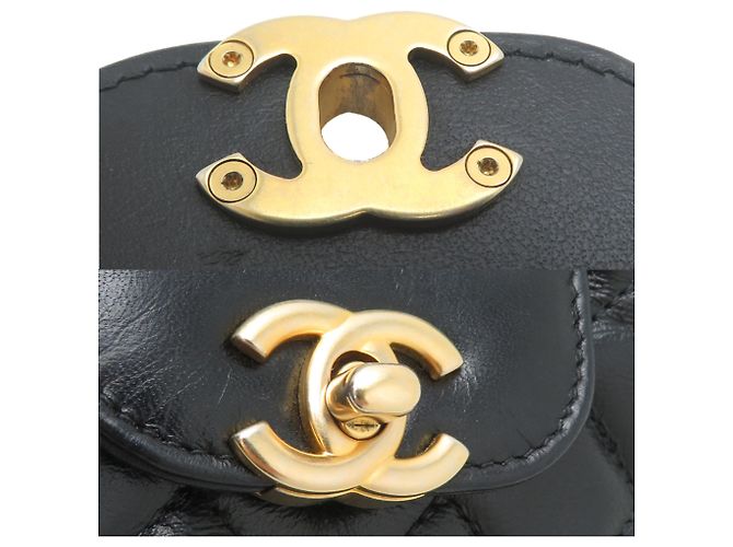 Sac à bandoulière en cuir de veau noir avec chaîne Chanel - vue 10