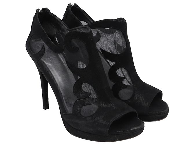 Schwarze Leder-Stiefel mit Mesh-Akzent und hohen Absätzen von Stuart Weitzman - Ansicht 3