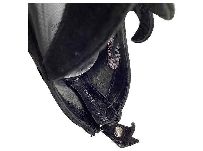 Schwarze Leder-Stiefel mit Mesh-Akzent und hohen Absätzen von Stuart Weitzman - Ansicht 9