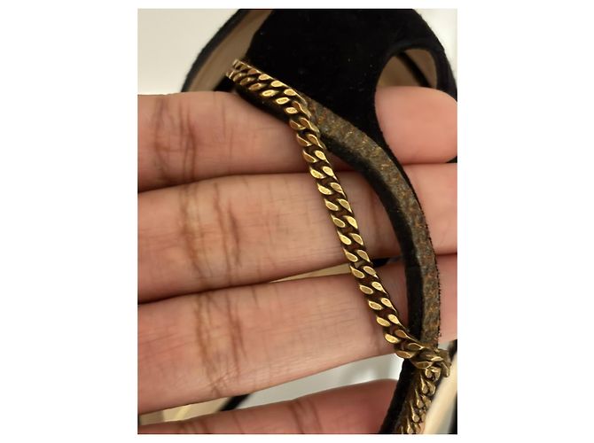 Gucci Sandali con tacco in camoscio nero con catena dorata - vista 6