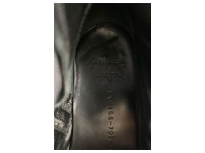 Schwarze Leder-Ankle-Boots von Yohji Yamamoto - Ansicht 2