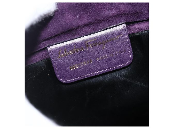 Borsa a Spalla Vala in Pelle Scamosciata Viola e Oro Auth AMZ434 di Salvatore Ferragamo D'oro Porpora - vista 15