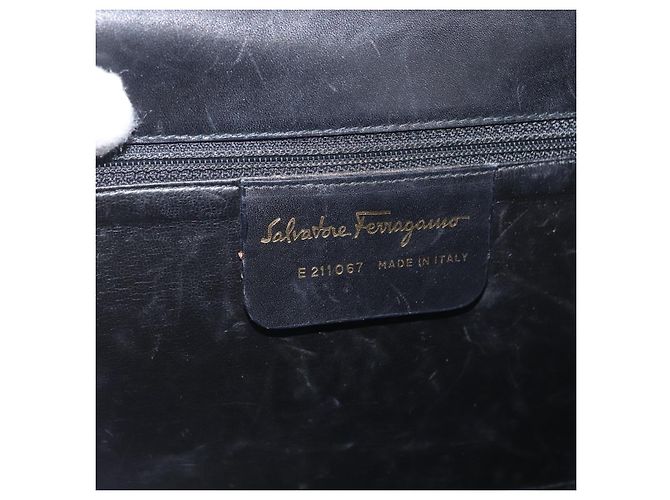 Borsa a Spalla Gancini in Pelle Nera e Oro Salvatore Ferragamo Auth LNZ598 Nero D'oro - vista 11