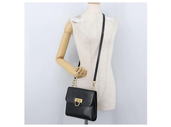 Borsa a Spalla Gancini in Pelle Nera e Oro Salvatore Ferragamo Auth LNZ598 Nero D'oro - vista 23
