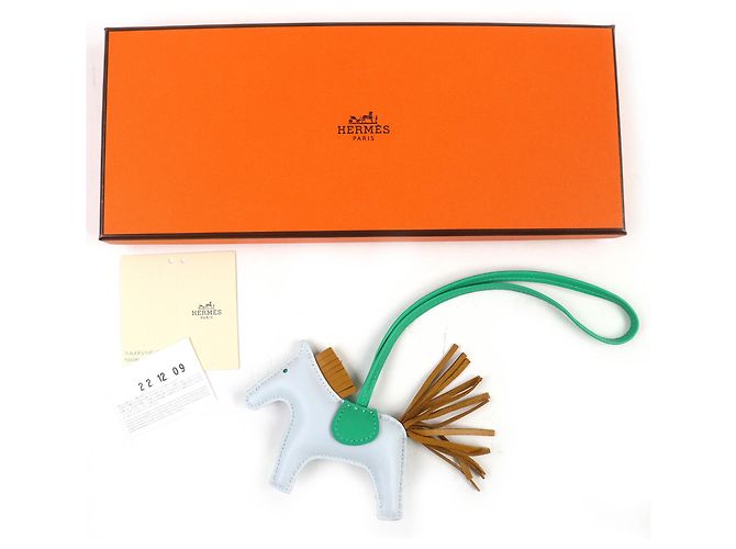 Hermès HERMES Charm Rodeo PM in Verde Sesamo - vista 2