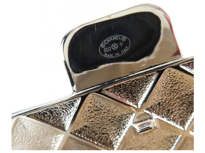 Collana portapillole matelassé Chanel B22P Nero D'oro - vista 10