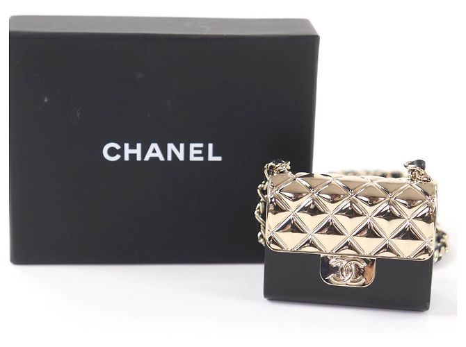 Collana portapillole matelassé Chanel B22P Nero D'oro - vista 2