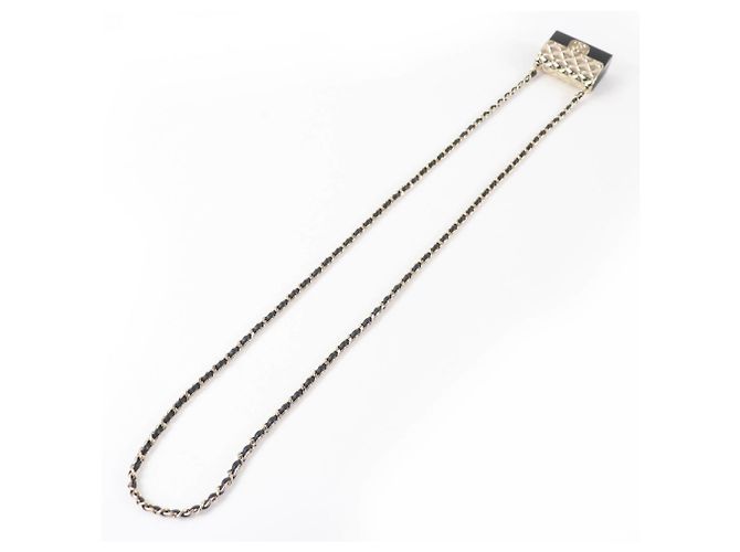 Collana portapillole matelassé Chanel B22P Nero D'oro - vista 6