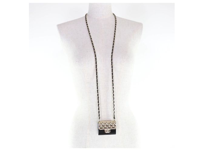 Collana portapillole matelassé Chanel B22P Nero D'oro - vista 7