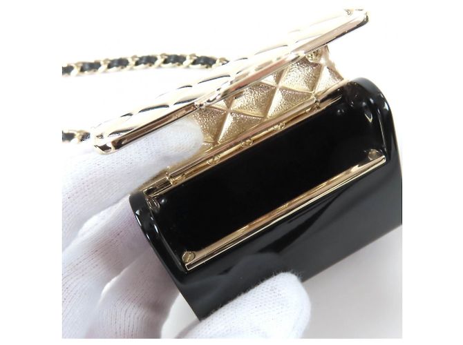 Collana portapillole matelassé Chanel B22P Nero D'oro - vista 9