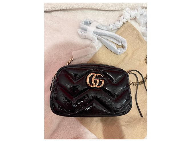 Borsa a tracolla Gucci Marmont in vernice nera Nero - vista 3