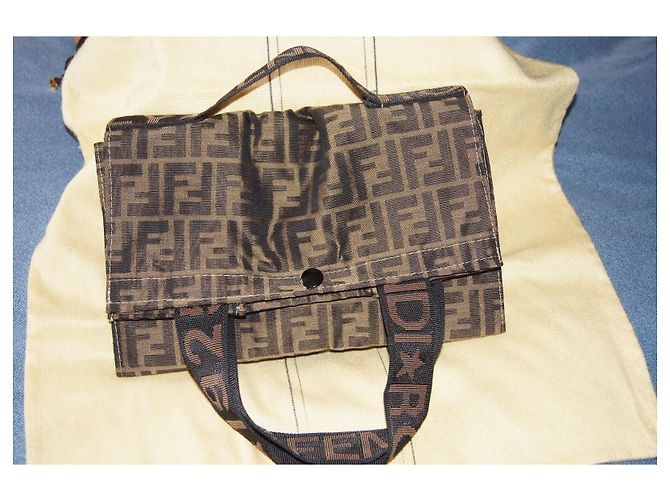 Fendi Monogramm Canvas Einkaufstasche mit Rollen - Ansicht 12
