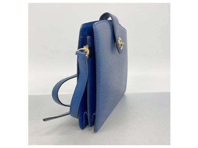 Louis Vuitton Epi Capucines Schultertasche in Toledo Blau - Ansicht 2