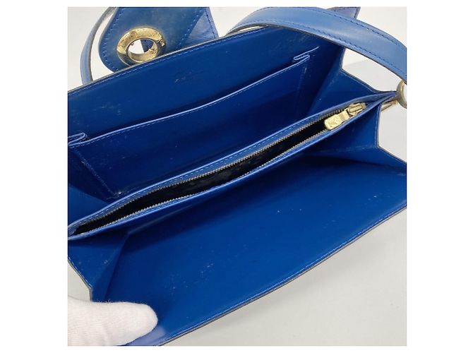 Louis Vuitton Epi Capucines Schultertasche in Toledo Blau - Ansicht 4