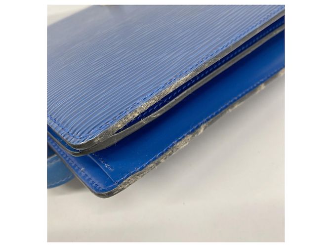 Louis Vuitton Epi Capucines Schultertasche in Toledo Blau - Ansicht 8