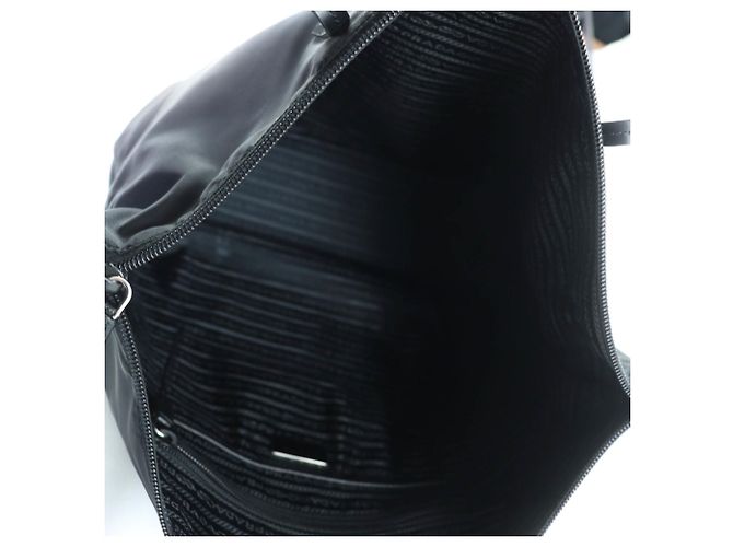 Bolso tote de cuero con detalles de cuero y logo triangular Prada 1BG189 Negro - vista 8