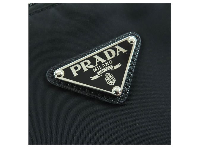 Bolso tote de cuero con detalles de cuero y logo triangular Prada 1BG189 Negro - vista 9