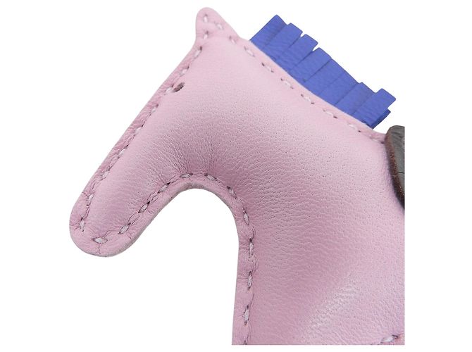 Charm Rodeo PM di Hermès in Mauve Sylvestre Blu - vista 4