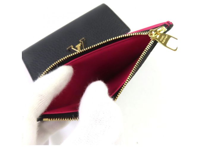 Cartera Compacta Capucines de Louis Vuitton Negro Rosa - vista 8