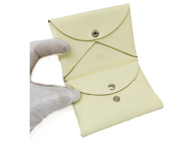 Tarjetero Calvi Duo de cuero Epsom de Hermès en crema Crudo - vista 3