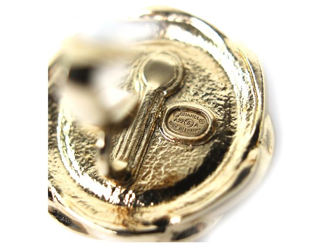 Orecchini Clip Coco Mark A22A di Chanel Nero D'oro - vista 6