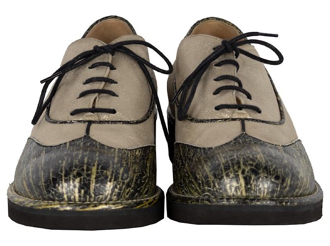 Timeless Zweifarbige Schnürschuhe aus Spitze von Chanel - '10s Mehrfarben - Ansicht 2