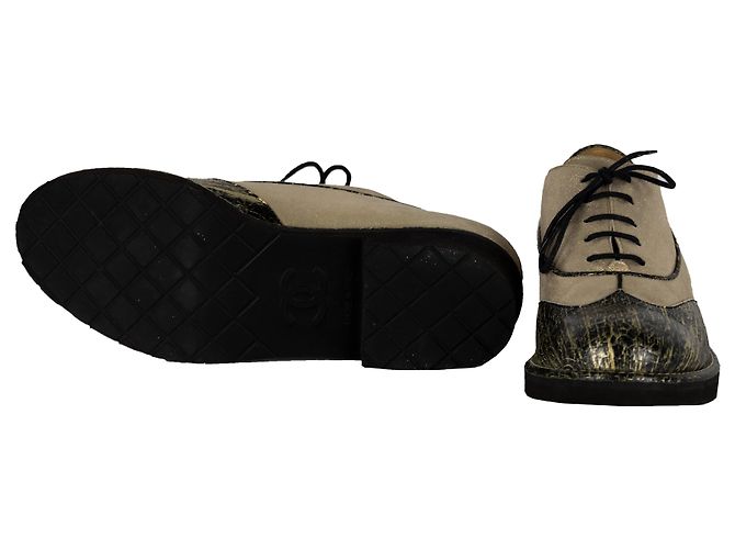 Timeless Zweifarbige Schnürschuhe aus Spitze von Chanel - '10s Mehrfarben - Ansicht 7