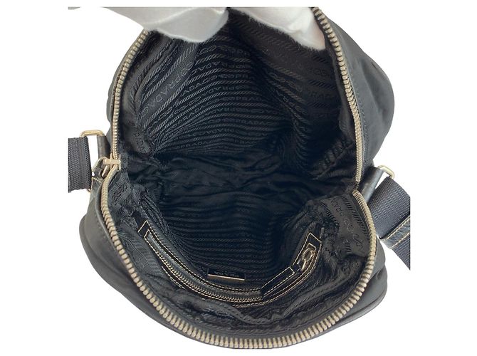 Bolsa mensageiro em nylon e couro Prada com logo triangular Tessuto Preto - vista 9