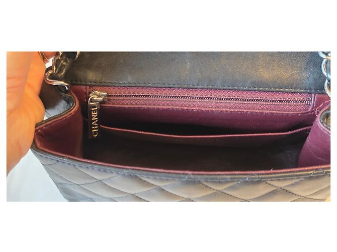 Timeless Bolsa de mão Chanel em couro de cordeiro preto - vista 2