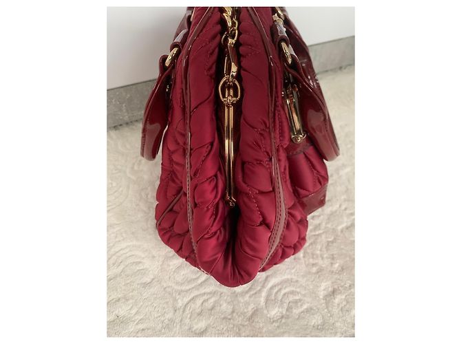 Autre Marque Bolsa de mão BELINDA Bordeaux em tecido acolchoado estilo seda - vista 5