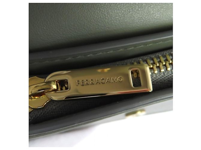 Billetera bi-fold de cuero Gancini de Salvatore Ferragamo - vista 10