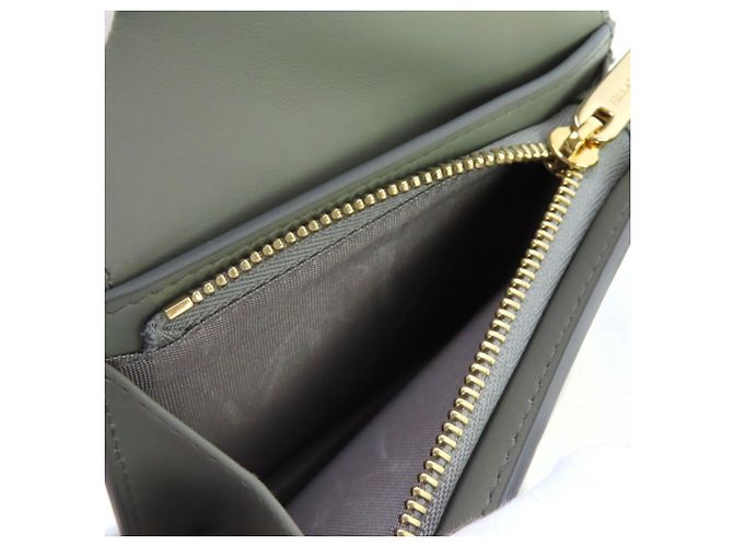 Billetera bi-fold de cuero Gancini de Salvatore Ferragamo - vista 11