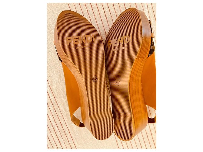 Sandali con Zeppa FENDI Zeppa Zucca – NUOVI – Set Completo Beige Caramello Cammello - vista 11