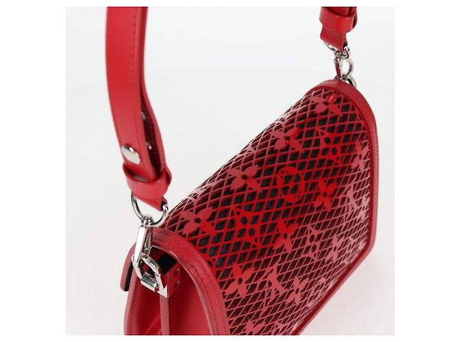 LOUIS VUITTON Mini Borsa a Spalla Dauphine in Pizzo Monogramma Rossa M20359 Auth 127494SM Rosso - vista 6