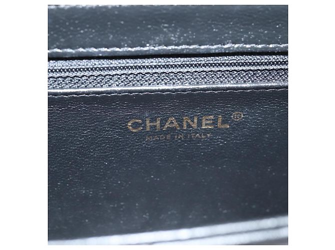 CHANEL Matelassierte Schultertasche aus Lammleder Schwarz Gold CC Auth 127542SAM Golden - Ansicht 18