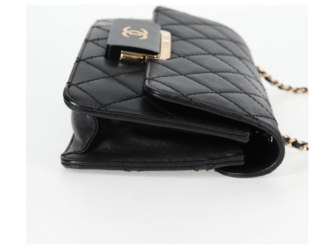 CHANEL Matelassierte Schultertasche aus Lammleder Schwarz Gold CC Auth 127542SAM Golden - Ansicht 4