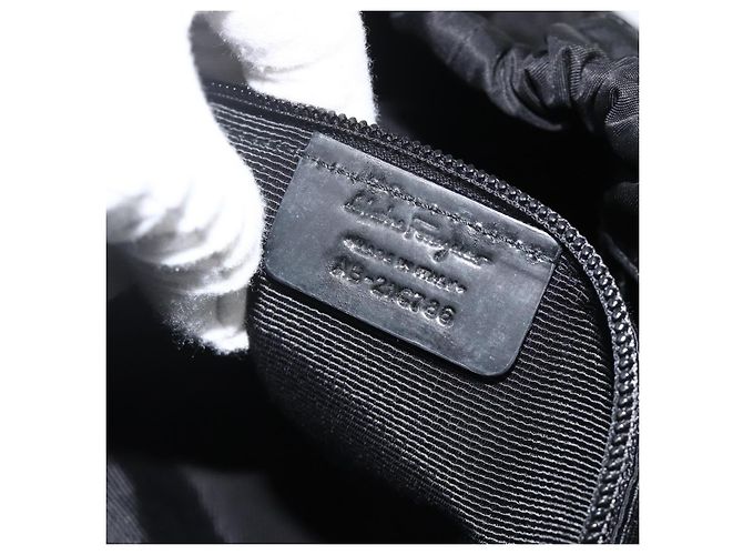 Borsa a mano Vala in nylon nero e argento di Salvatore Ferragamo Auth gh1920 - vista 12