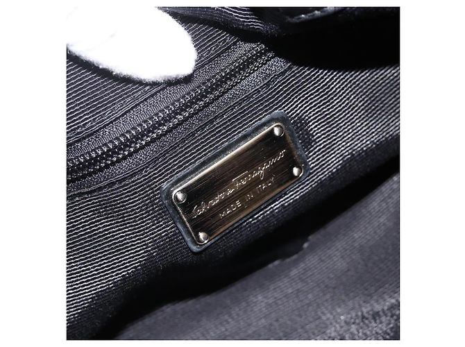 Borsa a mano Vala in nylon nero e argento di Salvatore Ferragamo Auth gh1920 - vista 17