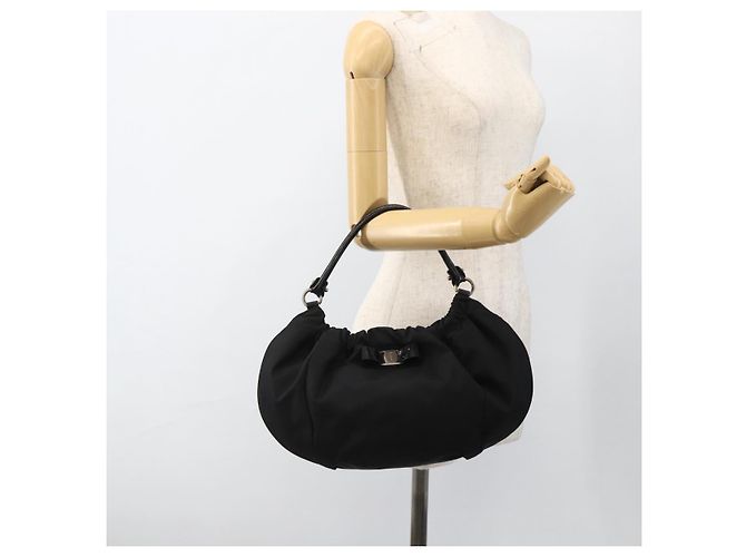 Borsa a mano Vala in nylon nero e argento di Salvatore Ferragamo Auth gh1920 - vista 22