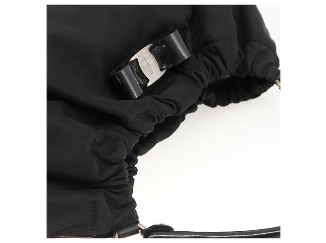 Borsa a mano Vala in nylon nero e argento di Salvatore Ferragamo Auth gh1920 - vista 6