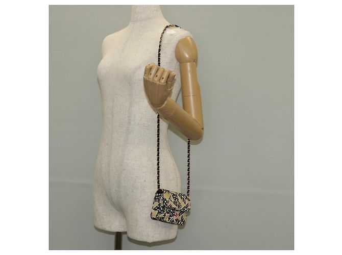 Chanel Borsa Matelassé con Catena Bandiera Scacchiera Satin Beige Oro CC Auth 145708M D'oro - vista 24